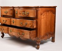 Commode arbalète en bois fruitier ouvrant par quatre tiroirs… (photo 4)