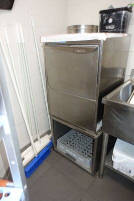 SUR DESIGNATION : Un lave-vaisselle inox KROMO, deux bacs pv…