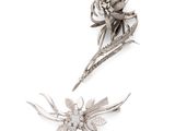 paire de broches en argent représentant des fleurs et des feuilles sur fond blanc