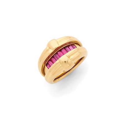 BAGUE TRANSFORMABLE présentant une forme de jonc soulignée d…