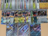 beaucoup de cartes sur la table
