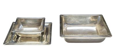paire de cendriers plaqués argent avec leurs plateaux assortis