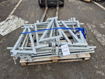 Lot comprenant 5 consoles d’échafaudage de 70cm et 6 gardes …