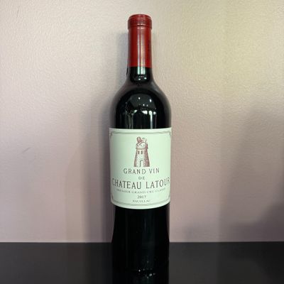 Bouteille de vin rouge Château Latour PAUILLAC 2017, conserv…