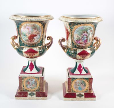 deux vases superposés sur une table