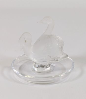 Lalique France, baguier en cristal moulé partiellement dépol…