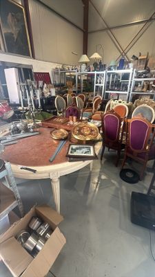 Mobilier de salon de style Louis XVI en bois laqué crème com…