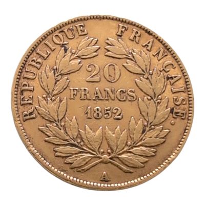 gros plan d'une pièce de monnaie sur fond blanc