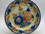 une image représentant une assiette colorée ornée de fleurs