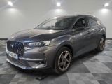 Une DSX grise de 2020 est garée dans une pièce au sol à carreaux.