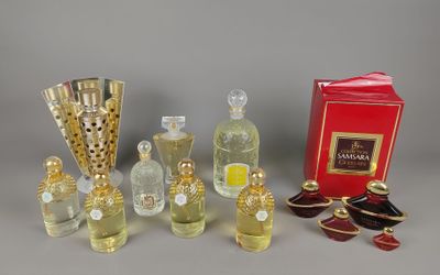 GUERLAIN Paris. Lot de 7 flacons de parfum factice dont Cham…