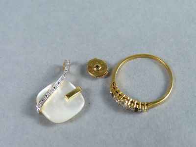 deux bagues et une bague sertie d'un diamant
