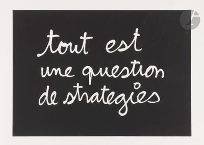 a black and white photo of a sign that says don ' t eat me question de strateges