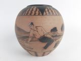 un vase sur lequel figure l'image d'une femme assise par terre