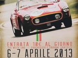 une affiche sur laquelle figure l'image d'une voiture de course