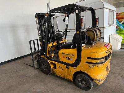 M51: charriot élévateur GAZ Hyudaï HLF 18 II, type GP 18 50,…