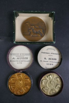 A. AUGIS à Lyon - Deux MEDAILLES de TABLE "Société canine" e…