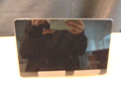 une personne se prenant en photo dans un miroir