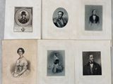 quatre photographies anciennes représentant des personnes en tenue de cérémonie et coiffées de chapeaux