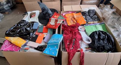 10151-49 / 1 palette de 152 kg de mix (rubans de gymnastiques, housses