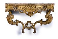 Console en bois sculpté et doré, la ceinture mouvementée à d…