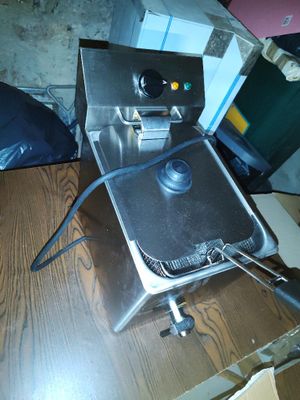 une machine posée sur une table