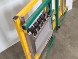 un gros plan d'une machine installée dans une pièce