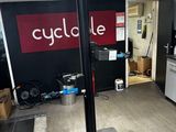 une photo d'un coin cuisine avec une cuisinière et un lave-vaisselle