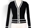 cardigan noir et blanc sur un buste de mannequin