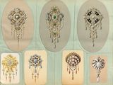de nombreux types de broches exposés sur le mur