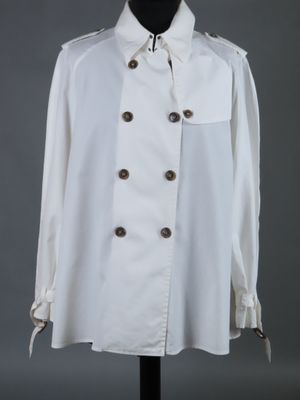 une image d'une blouse blanche sur un mannequin, un mannequin, un mannequin, un mannequin, un mannequin, un mannequin, un mannequin, un mannequin