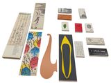une photo montrant un ensemble d'objets posés sur la table