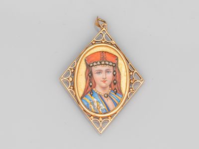 un portrait en or et émail représentant une femme coiffée d'une couronne