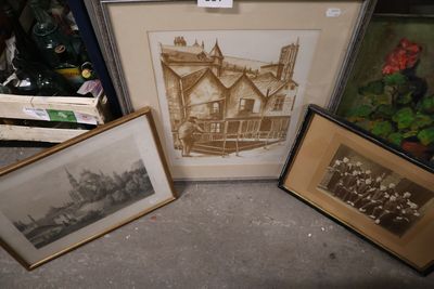 trois photos encadrées représentant une maison et une photo d'une maison