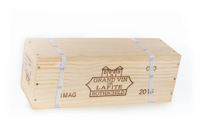 La boîte en bois porte une étiquette sur laquelle est inscrit « Grand Vit de Laffie ».
