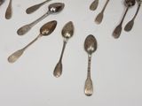 many spoons and spoon spoons laid out on a table