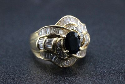 Bague en or jaune 18K 750 millièmes ornée d'un saphir et de …