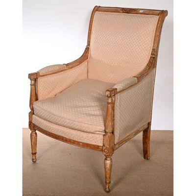 BERGERE DIRECTOIRE en bois naturel à dossier légèrement incu…