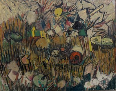 un tableau accroché au mur d'une pièce où se trouvent de nombreux objets