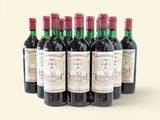 six bouteilles de vin rouge sont alignées