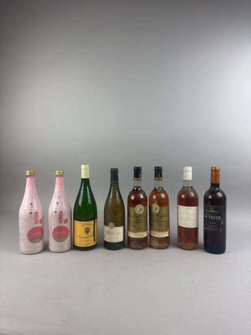 8 bouteilles, comprenant :