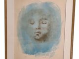 une image représentant un tableau représentant le visage d'une femme sur fond bleu