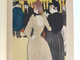 un livre ouvert sur lequel figure l'image d'une femme en robe et d'un homme en costume