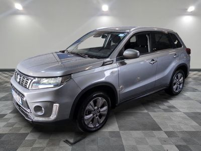 Suzuki Vitax S 2020 - Cross dans un showroom au sol à carreaux