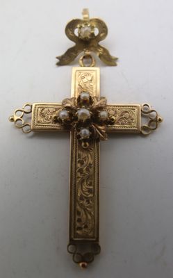 Croix pendentif en or jaune, ornée de perles, attache nœud