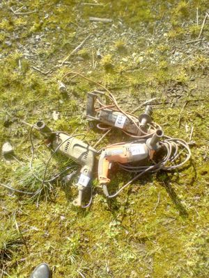 Trois perceuses (une BOSCH, une AEG et une BLACK ET DECKER) - Photo 1