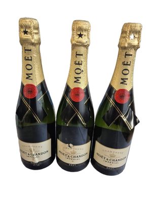 MOËT & CHANDON Trois bouteilles de champagne Brut impérial
