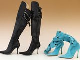 deux paires de bottes à talons hauts pour femme ornées de nœuds
