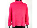 un mannequin vêtu d'un pull rose et d'un legging noir