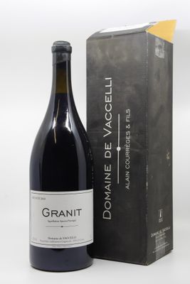 la bouteille de vin se trouve à côté d'une boîte de vin